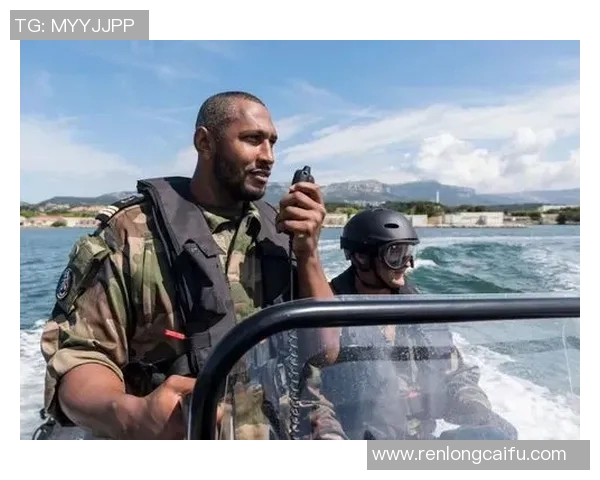 足球明星海军上将的传奇人生与球场之外的荣耀探索