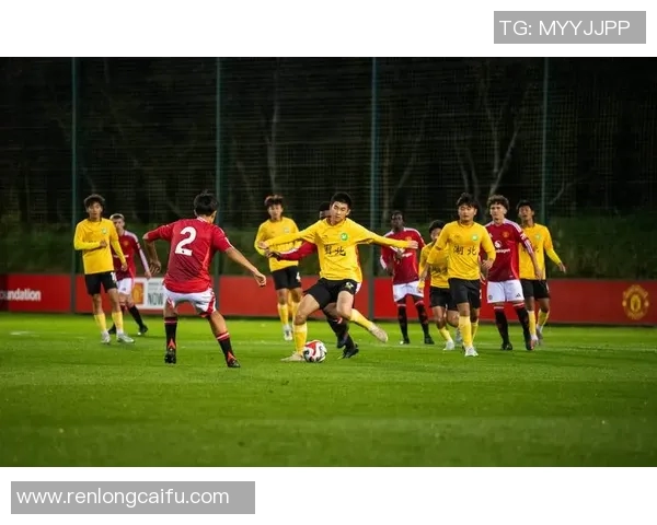 香港足球明星队携手舞龙传承传统文化展现团结精神